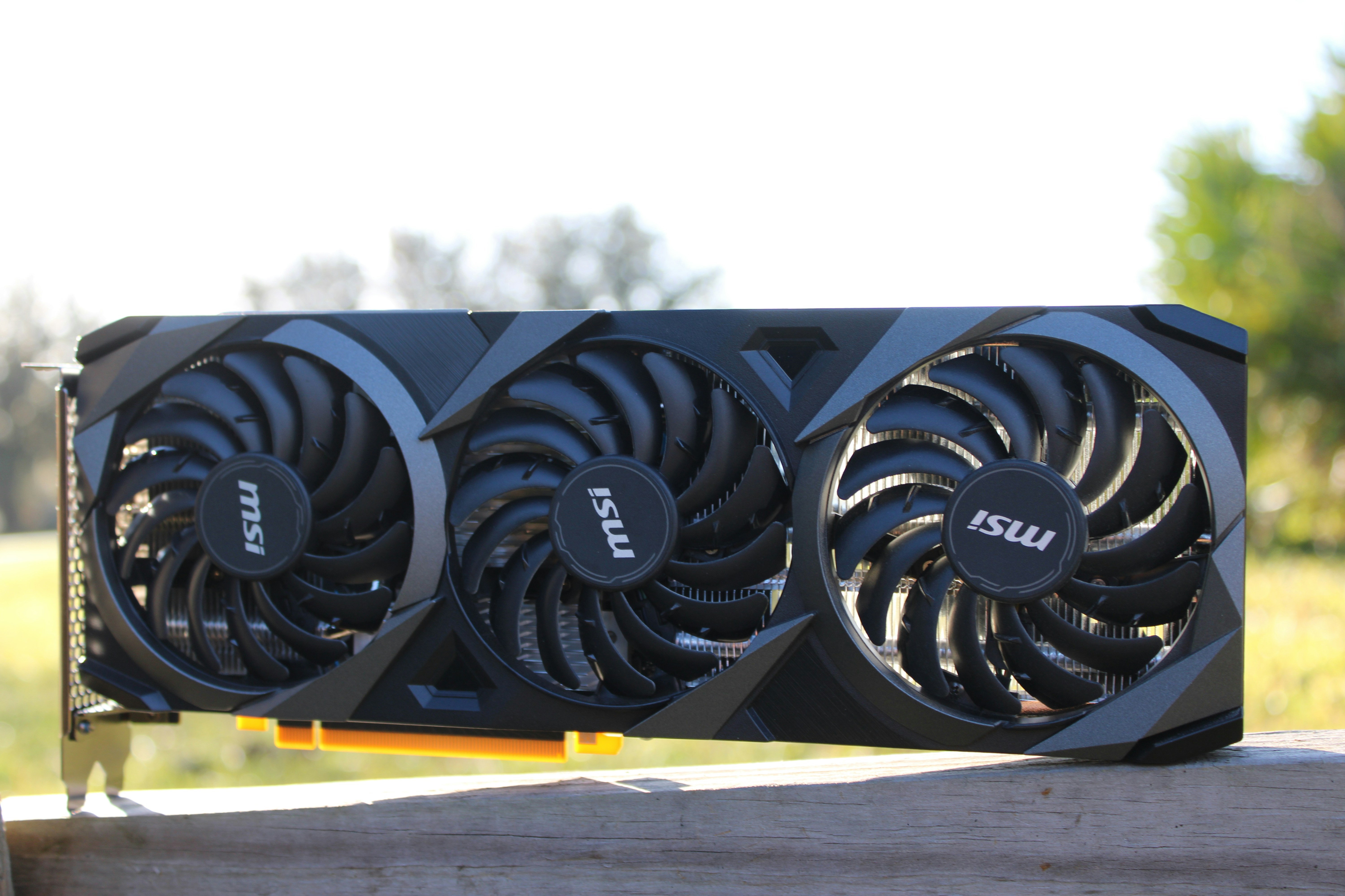 Видеокарта MSI AMD Radeon RX 6500 XT 4GB DDR6 MECH 2X OC (RX 6500 XT MECH 2X 4G OC) (GDDR6, 64 bit, PCI-E v4.0) — Графический чип AMD Radeon RX 6500 XT