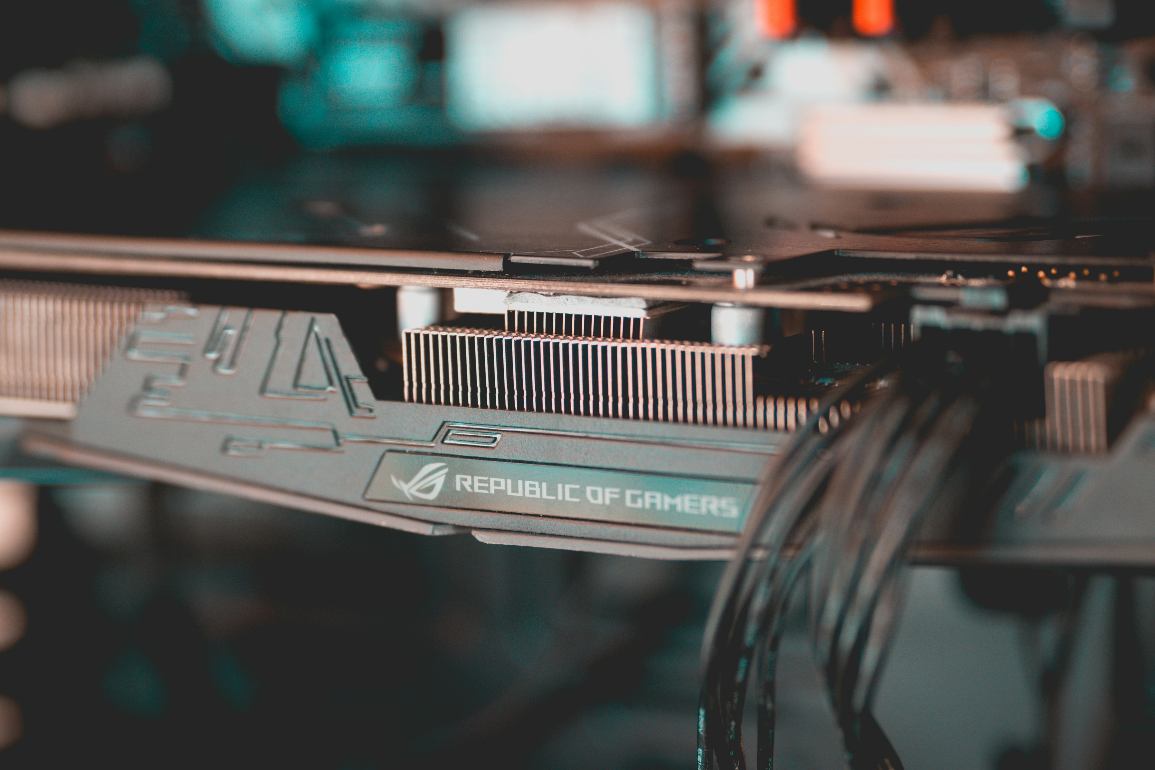 Материнская плата ASUS ROG STRIX B550-F GAMING WIFI II (ROG STRIX B550-F GAMING WIFI II) (Socket AM4, AMD B550, ATX) — Основные разъёмы питания 24+8 контактов