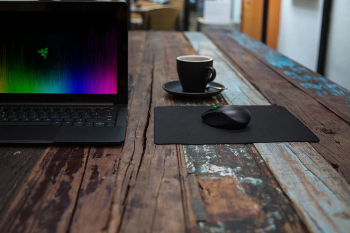 Игровая поверхность Razer Goliathus Mobile Stealth Edition Black (RZ02-01820500-R3M1) — Черный цвет для стильного дизайна