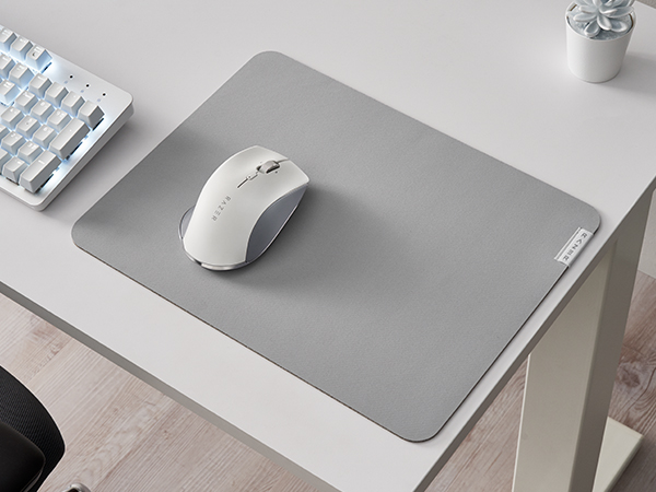 Игровая поверхность Razer Pro Glide Medium Grey (RZ02-03331500-R3M1) — Текстильная и резиновая поверхность для контроля движения