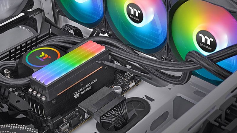 СВО Thermaltake Floe RC240 CPU & Memory AIO Liquid Cooler (CL-W271-PL12SW-A) — Активное охлаждение для эффективного теплоотвода