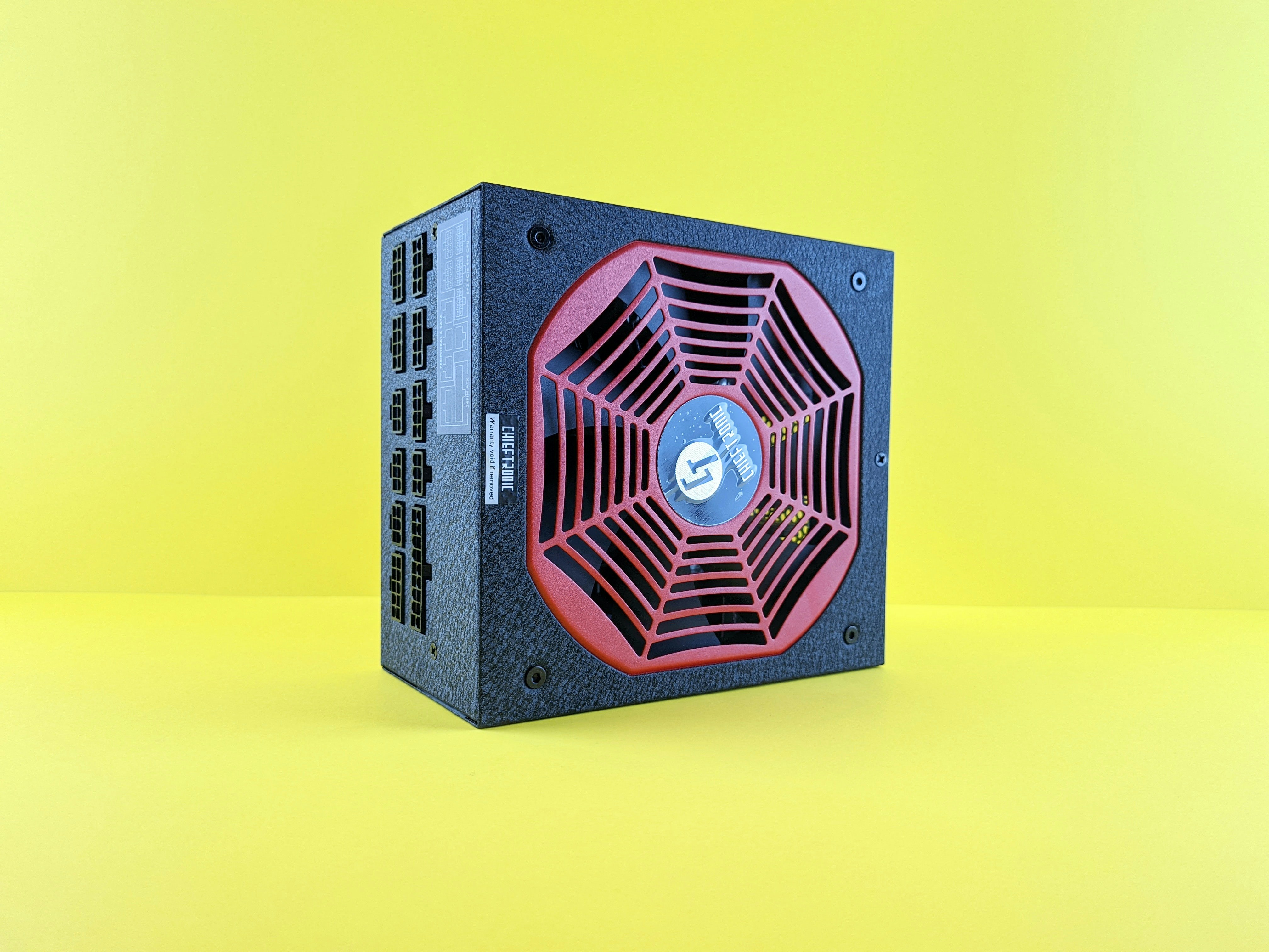 Блок питания Chieftec Chiefteс 700W VALUE White Bulk (APB-700B8) — Мощность 700 Вт для стабильной работы системы