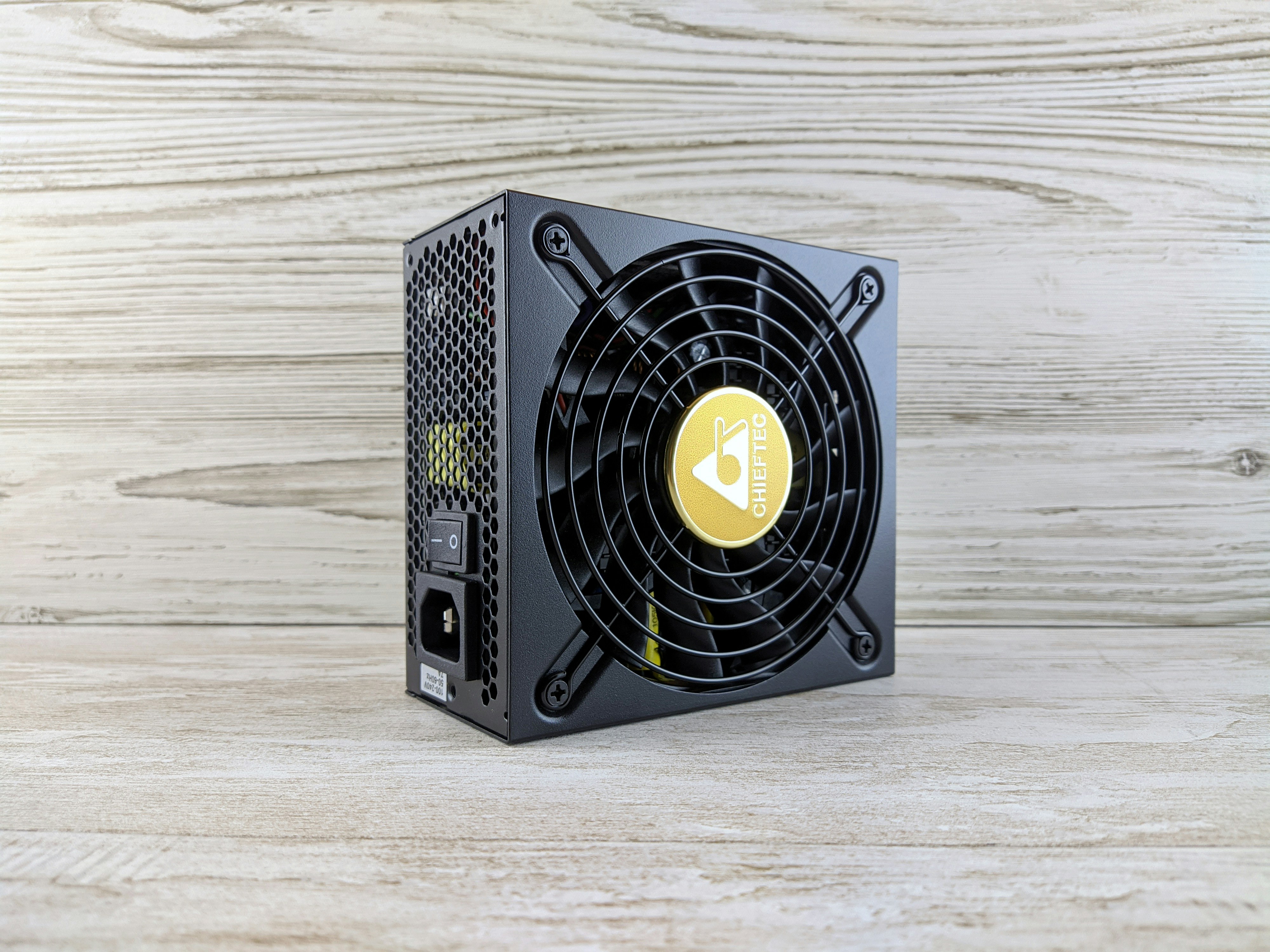 Блок питания Chieftec Chiefteс 700W VALUE White Bulk (APB-700B8) — Сертификация 80 PLUS White: энергоэффективность блока питания
