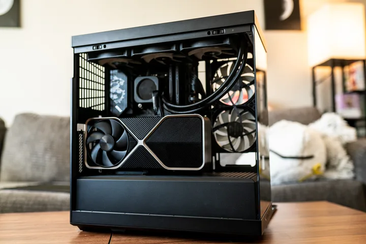 Корпус Hyte Y40 Black-White (CS-HYTE-Y40-BW) — Midi-Tower корпус для оптимальної вентиляції